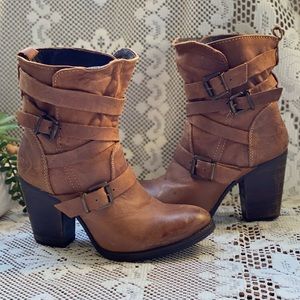 Steve Madden Cognac Brown Distressed Leather Ankle Boots - Sz. 8